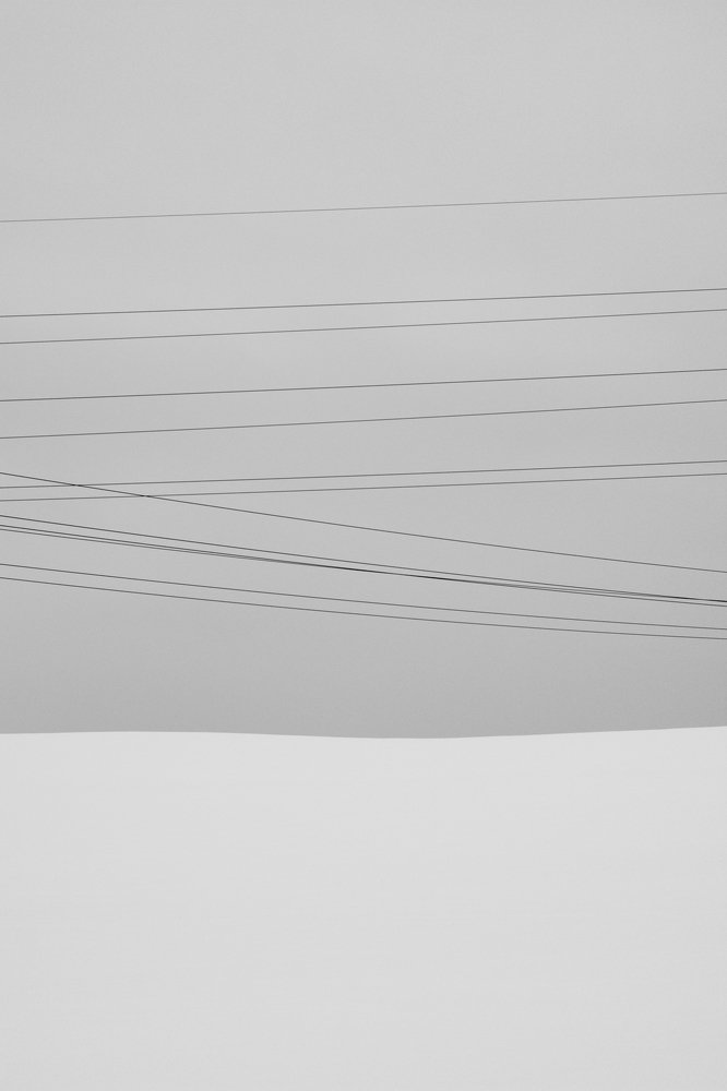 Тишина среди гула проводов