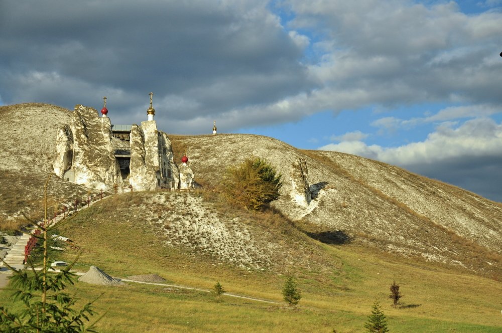 Спасский женский монастырь.