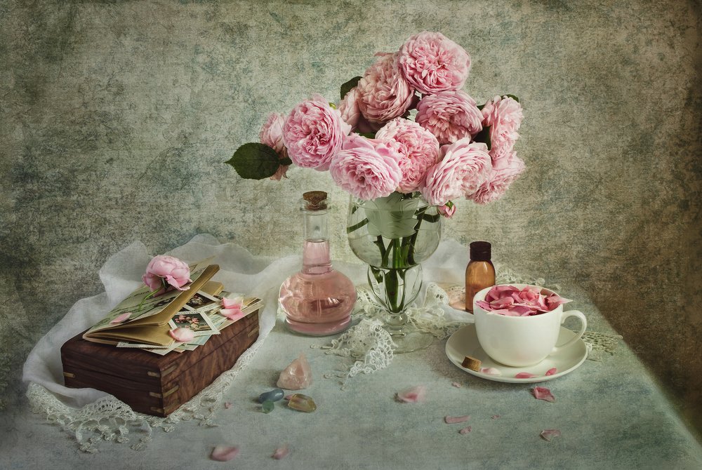 Розы и шкатулка