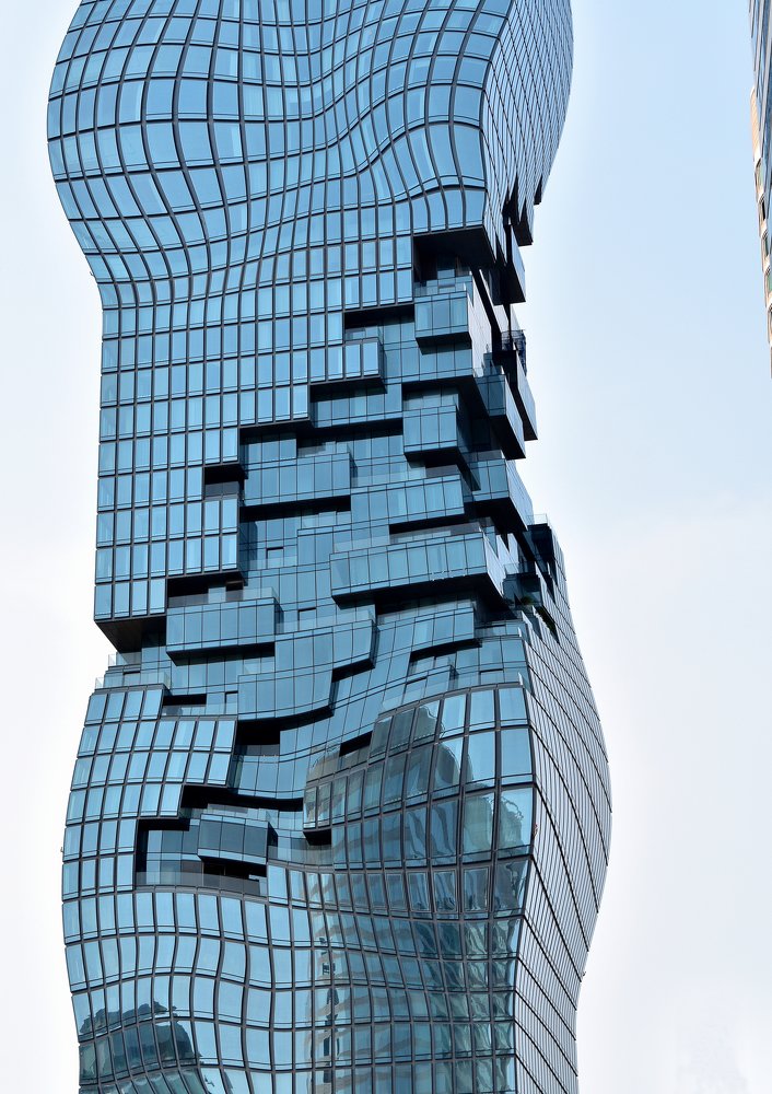 Fleeting vision of the MAHANAKHON tower