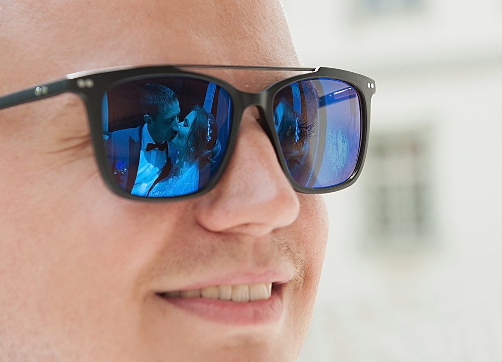 «Часто счастье ищут так же, как очки: когда они на носу»     Франсуаза Дроз