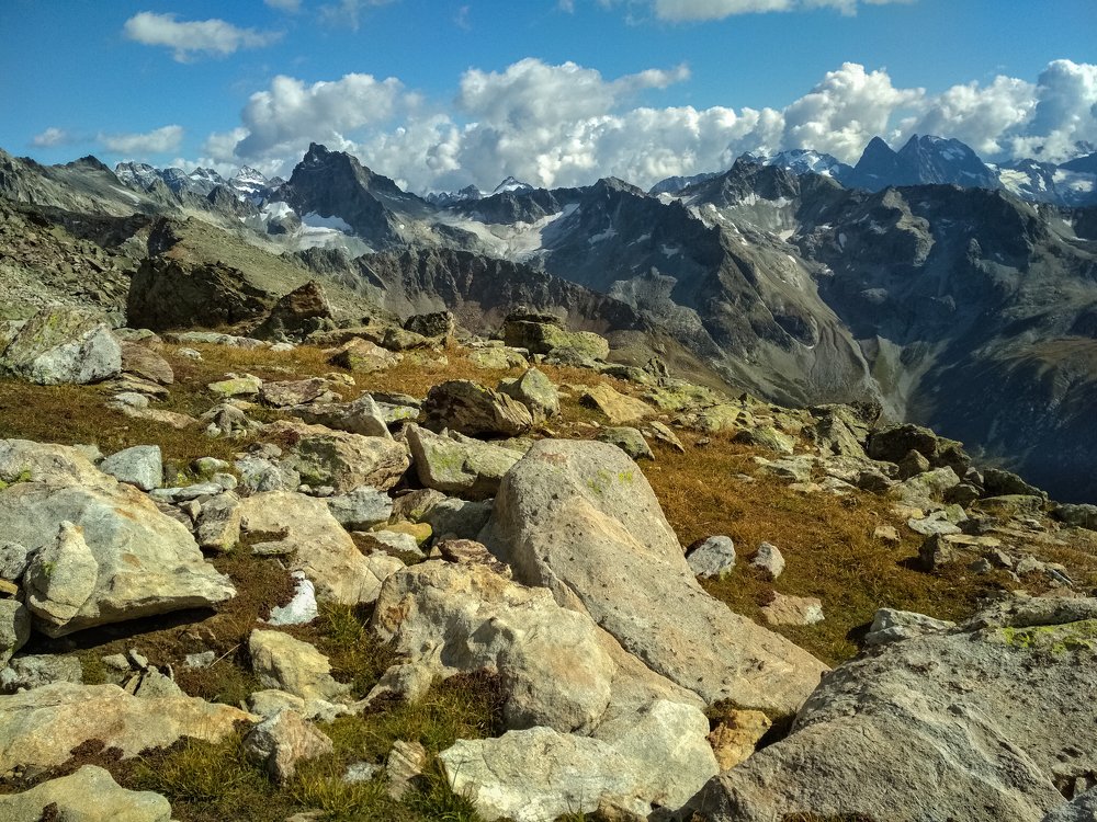 Роскошные дворцы в стране гор.