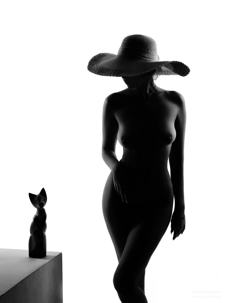 девушка и кошка