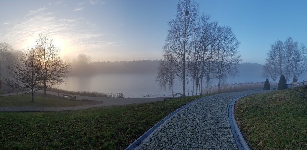 Утром на озере