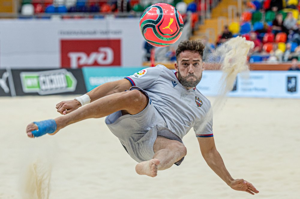 За мгновение до гола