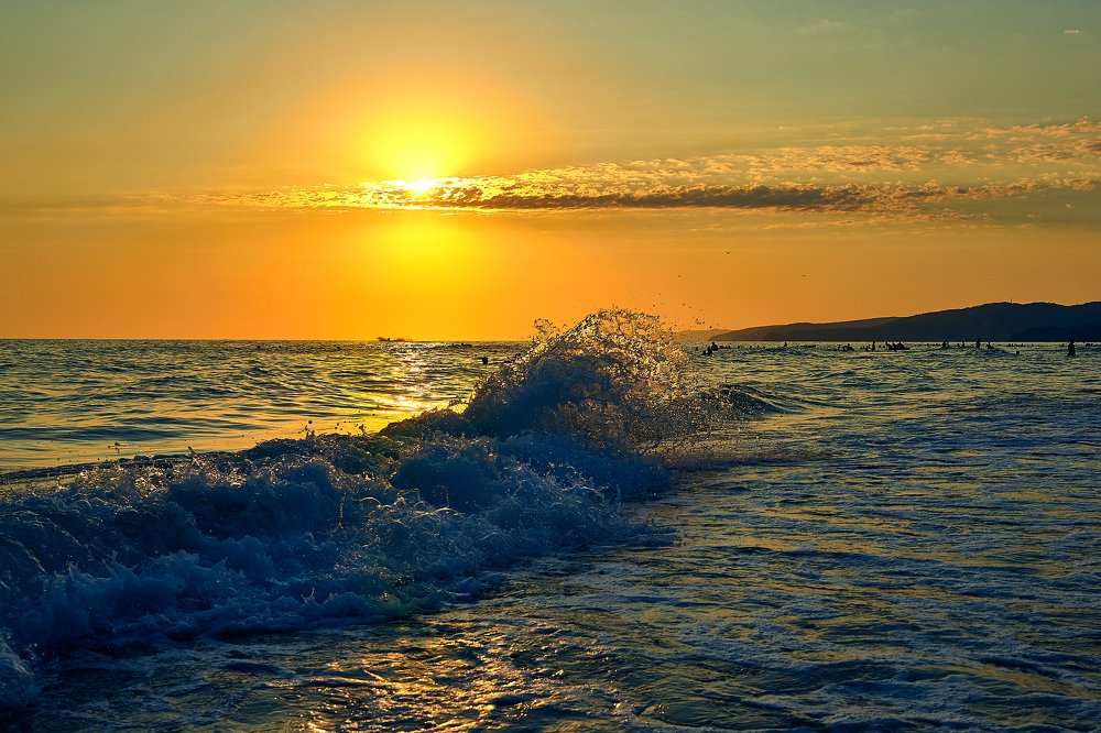 Волны в закате