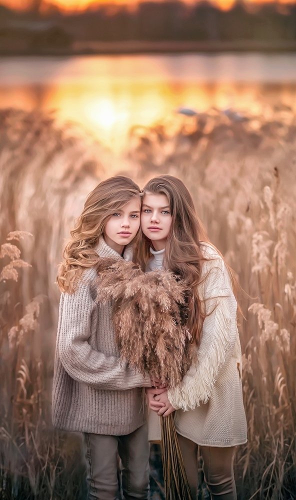 Закат в камышах.