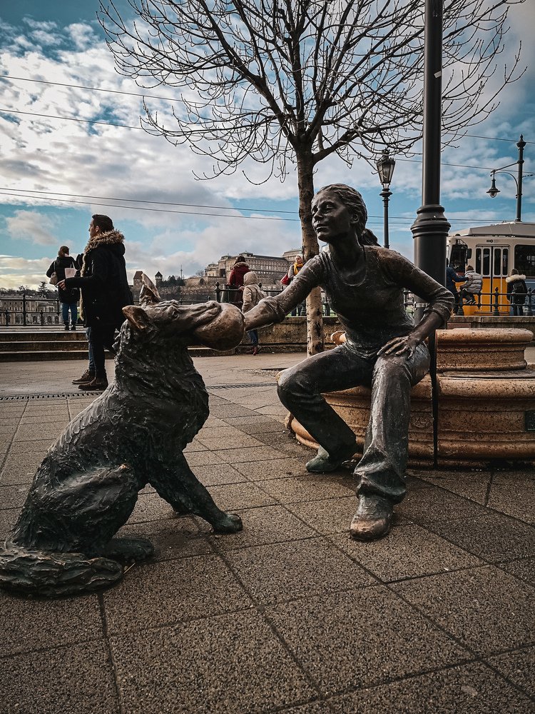 10 необычных скульптур Будапешта