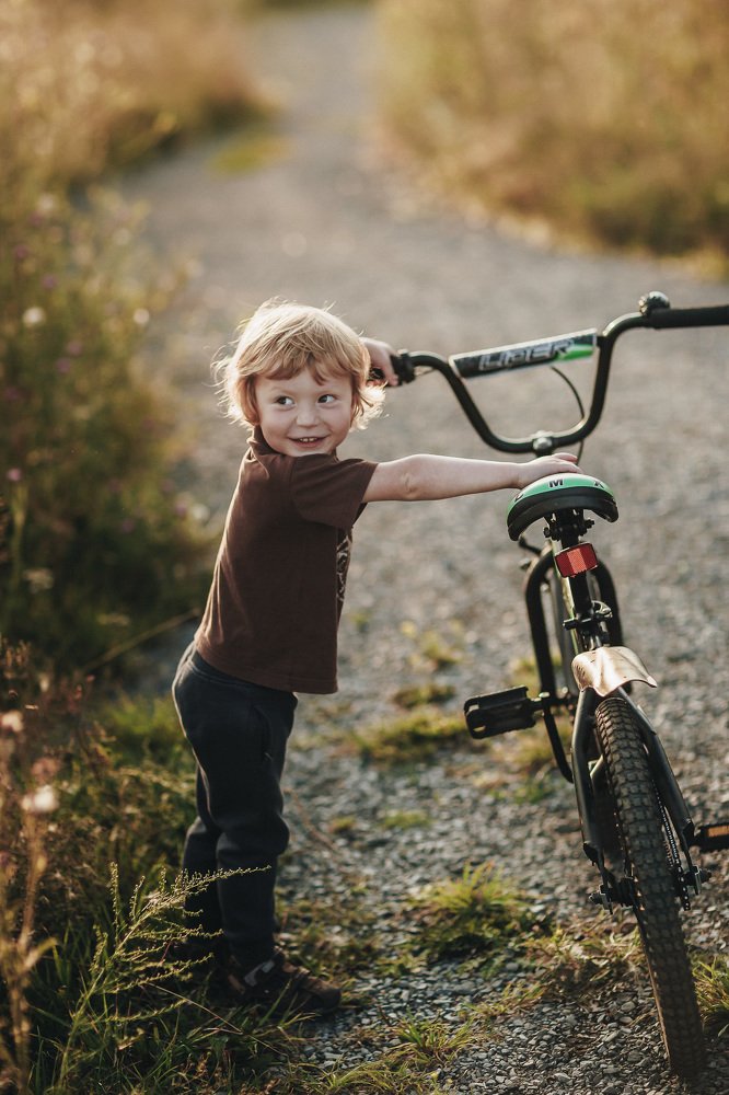 Нее не великоват! В самый раз!!