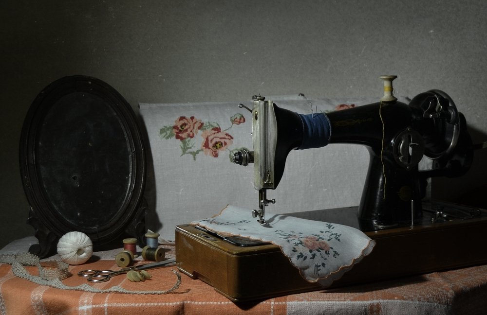 За рукоделием