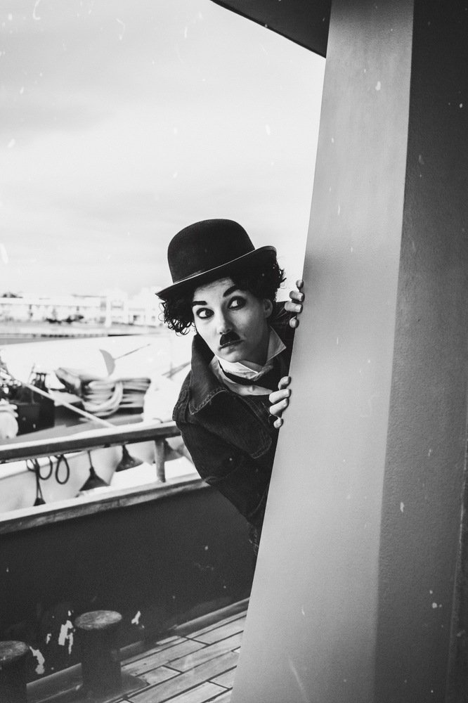 Charles Chaplin - Look-out