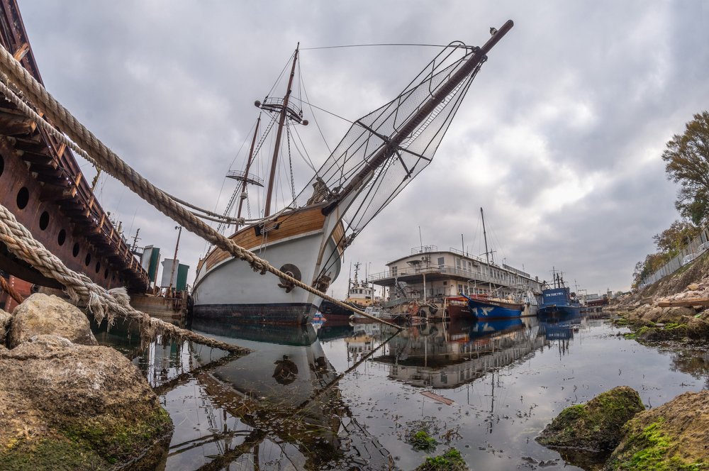 Calm places of the harbor