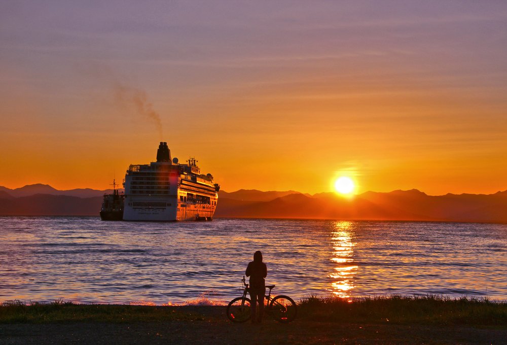 Приход лайнера Norwegian Jewel.