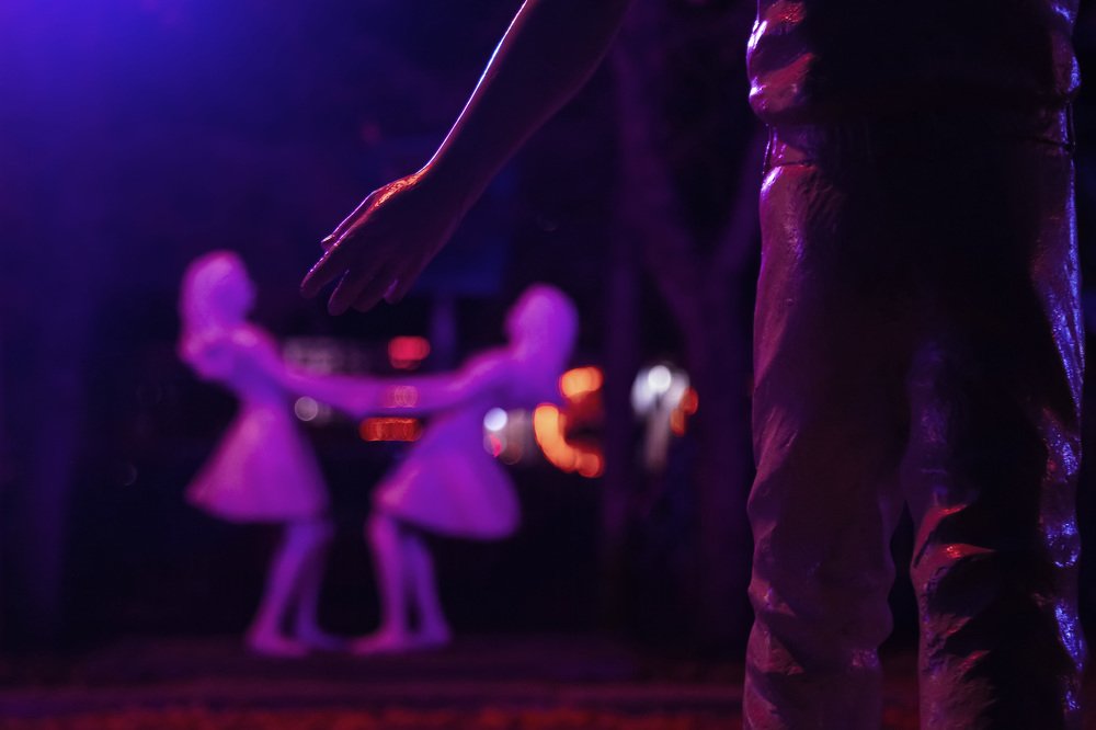 night in the city park