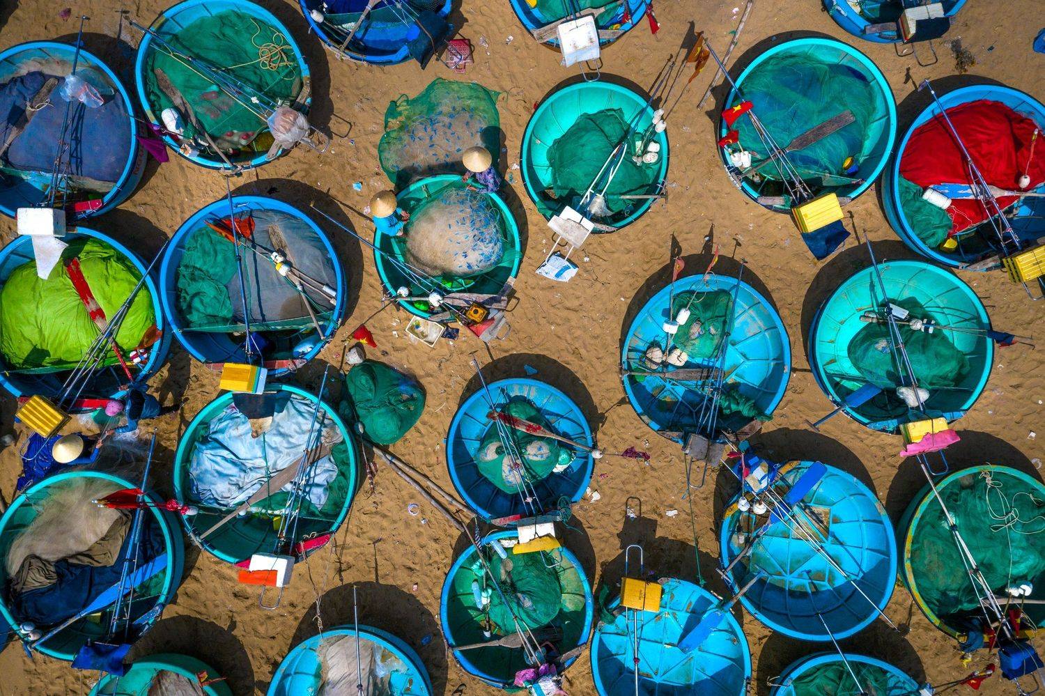Arrange fishing nets