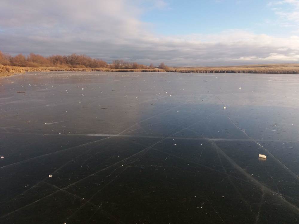 Замерзшая река