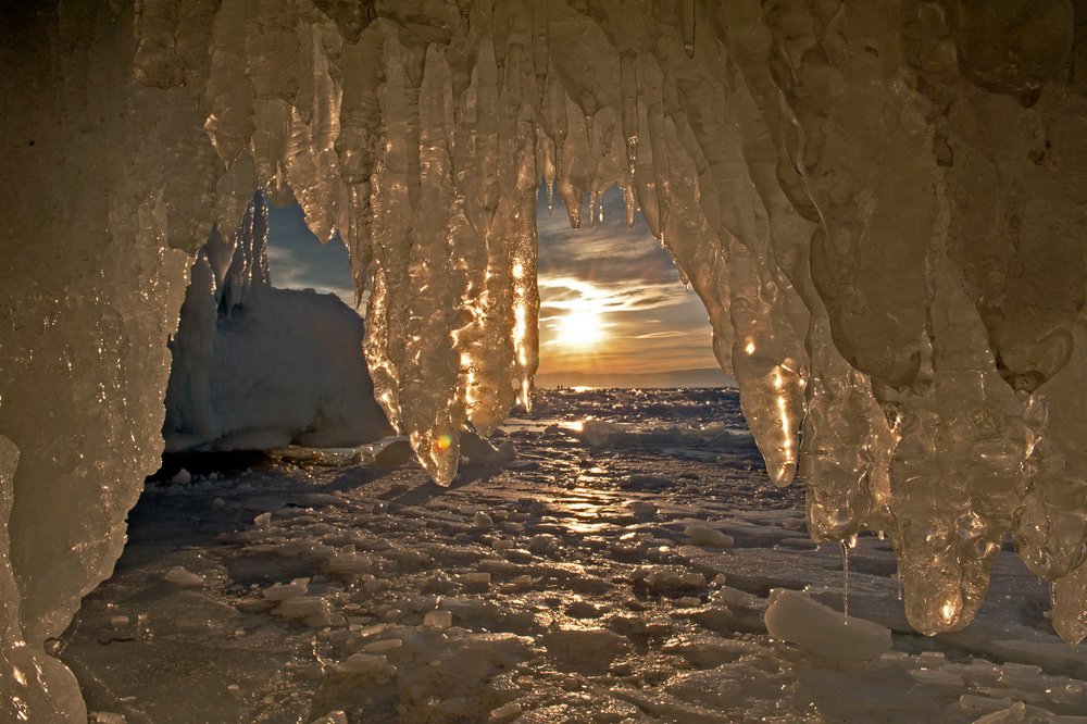Солнечный лёд Байкала.
