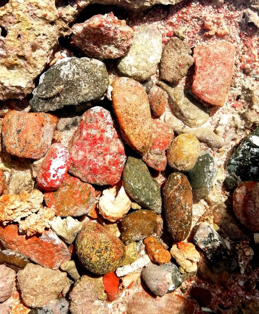 Разноцветные камешки