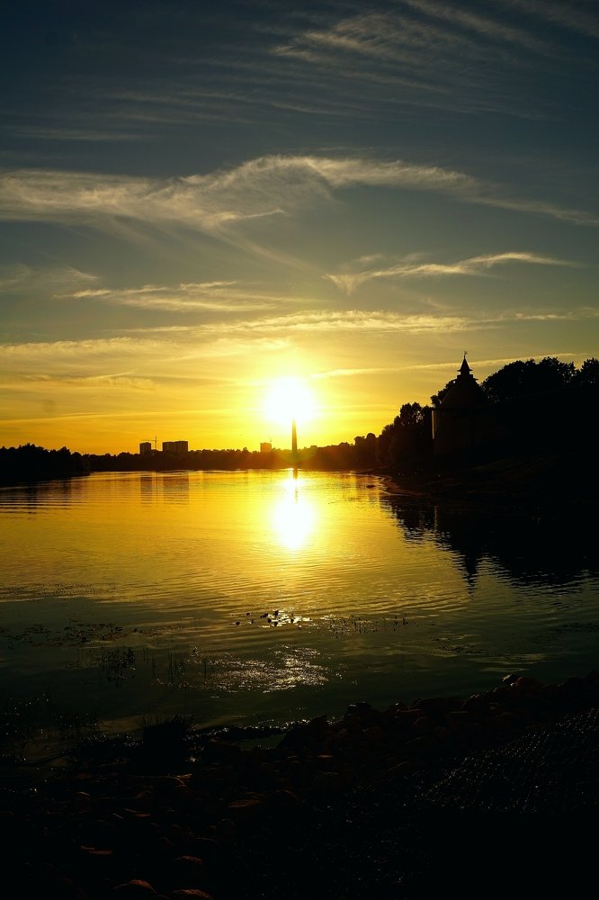 Свеча над рекой