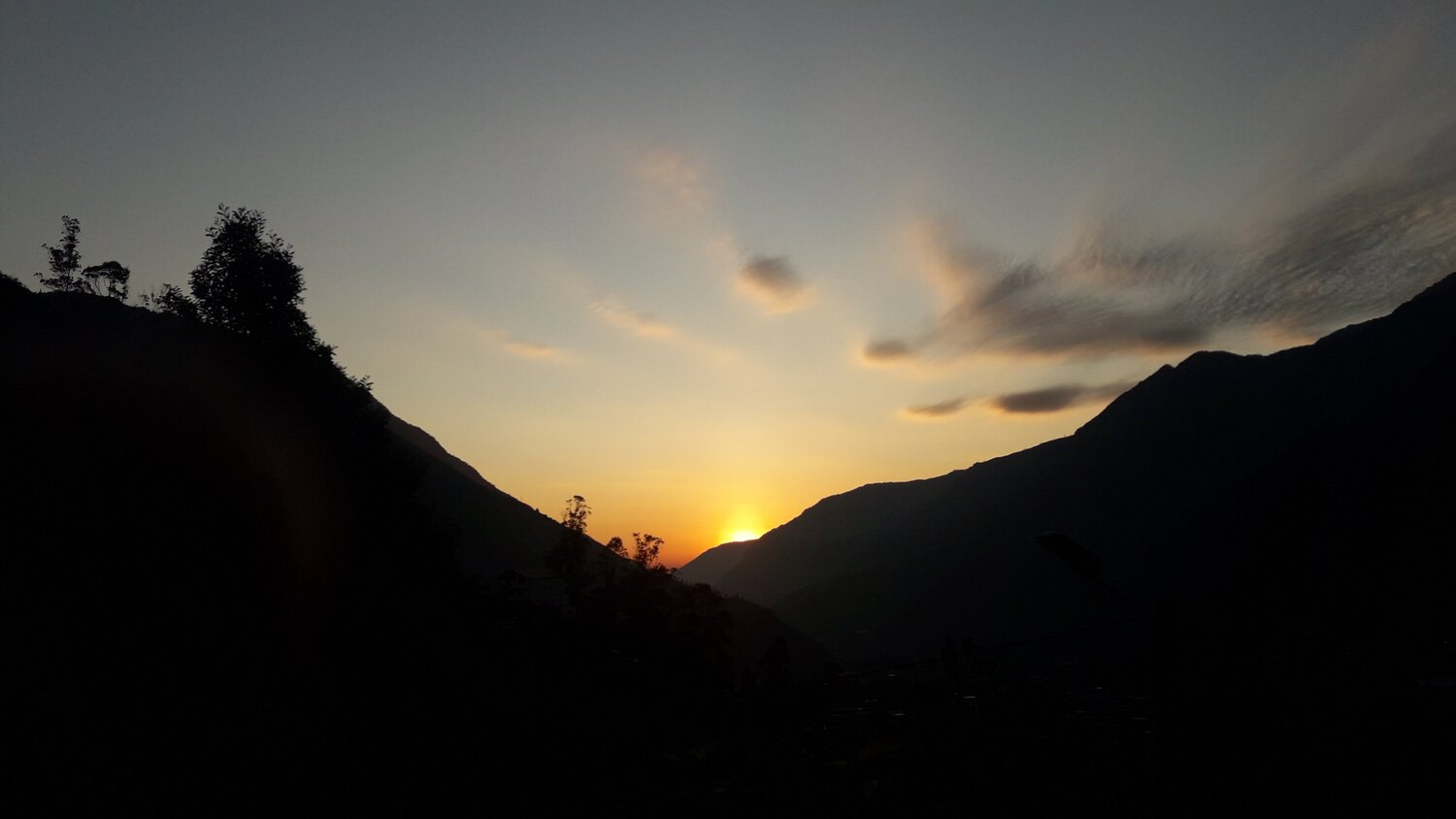El sol saliente