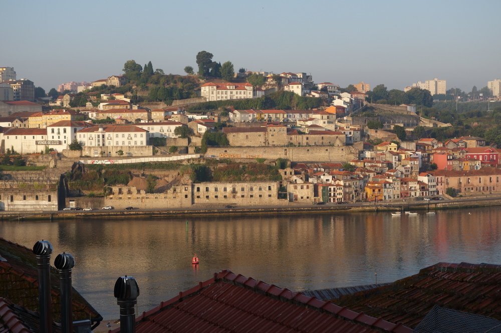 Ранним утром. Вид на реку Дору.