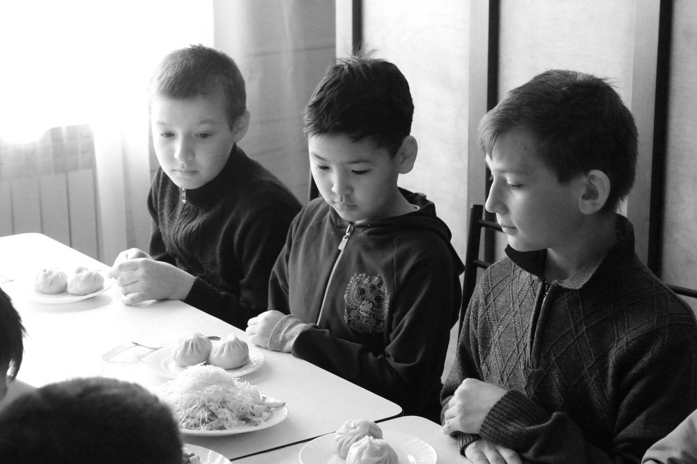 Дети и салат