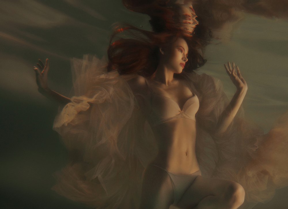 Dansing in the ocean.