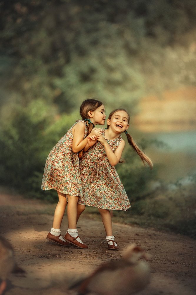 "На ушко...?!"