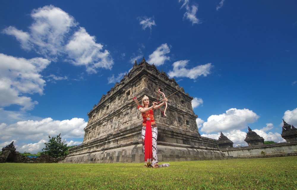 JAVANESE DANCER