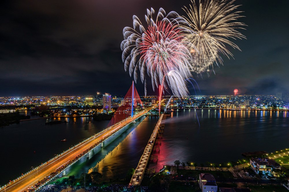 Sông Hàn rực sáng