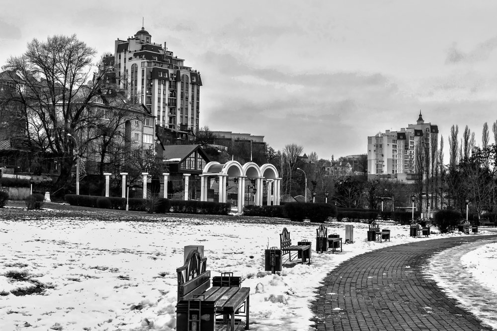 Город пасмурным утром