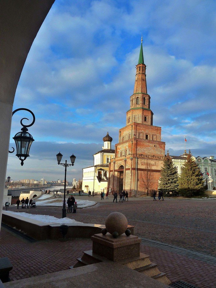 Падающая башня Сююмбике.