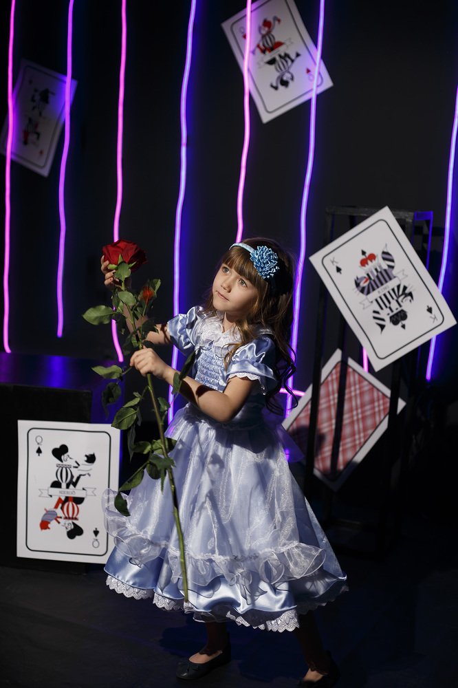 Девочка с розой