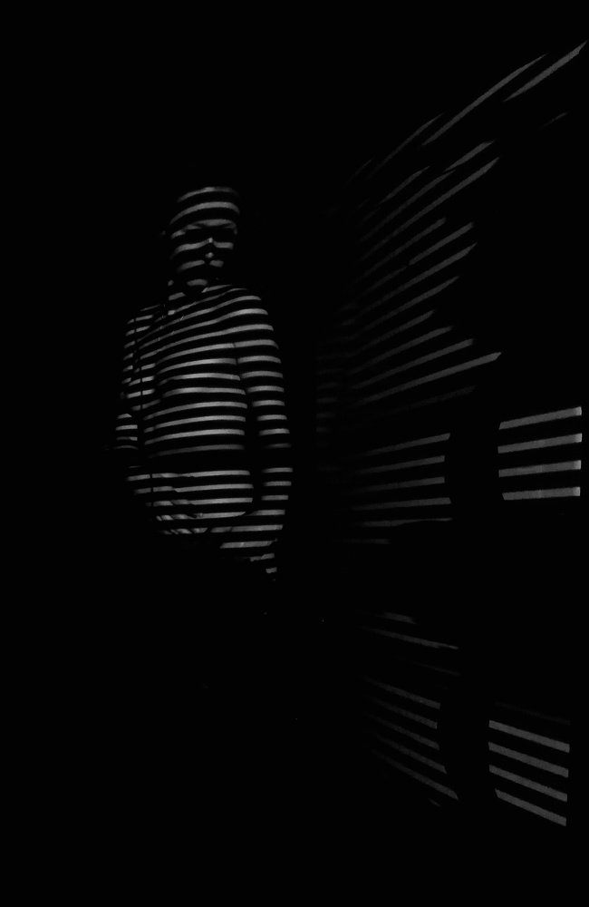 "Сквозь жалюзи"