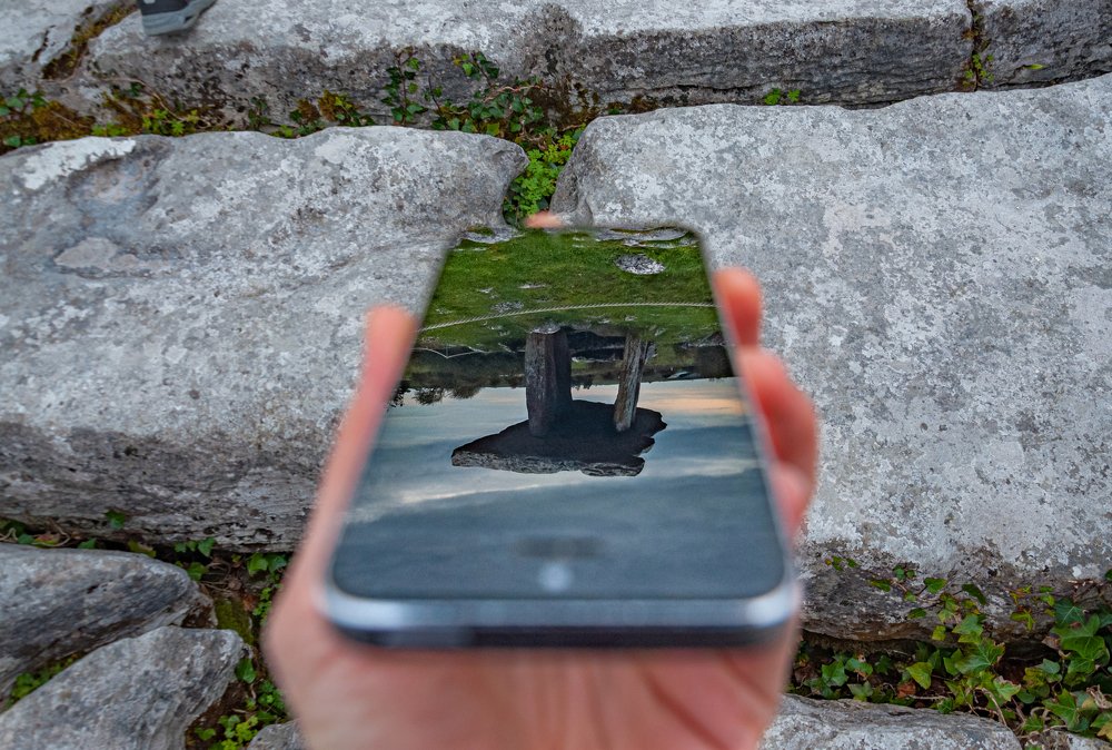 Old Irish architecture through a smartphone