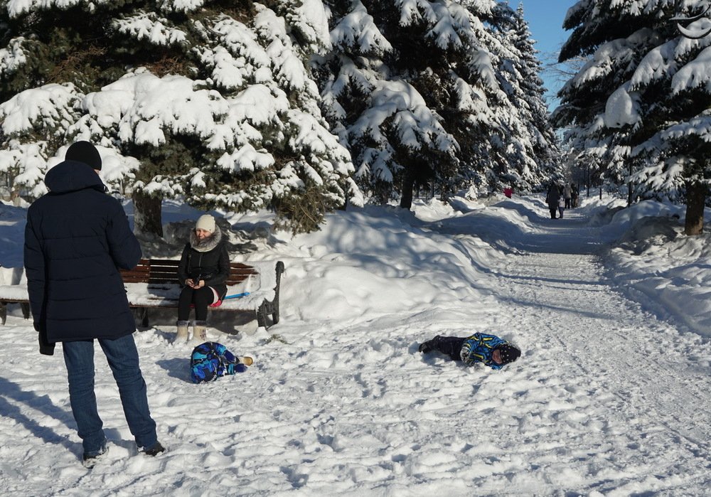 в снегу поваляемся