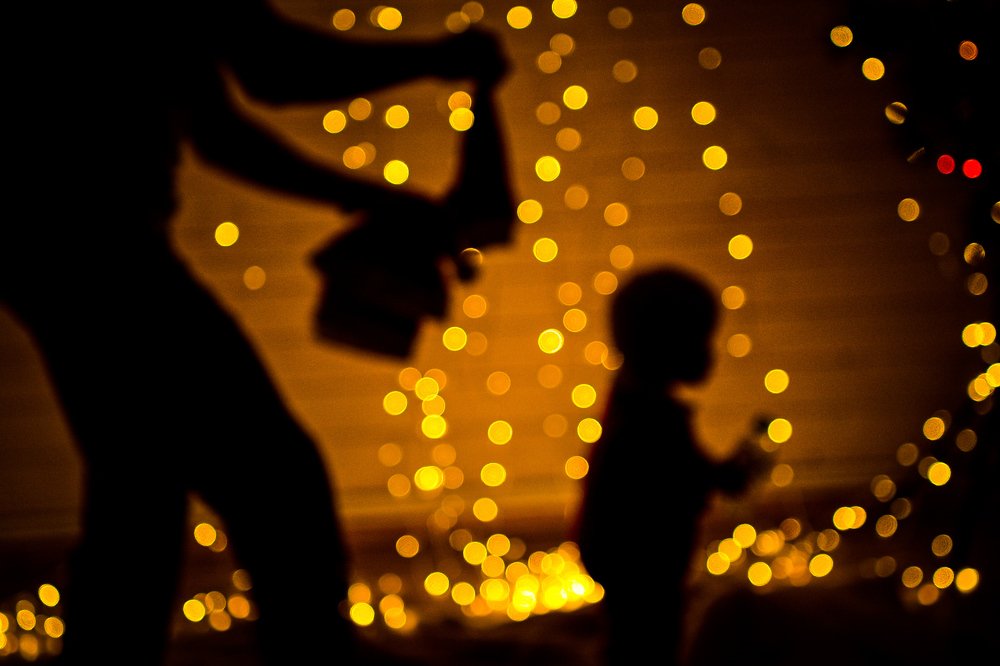 Весёлый праздник, как маленький проказник