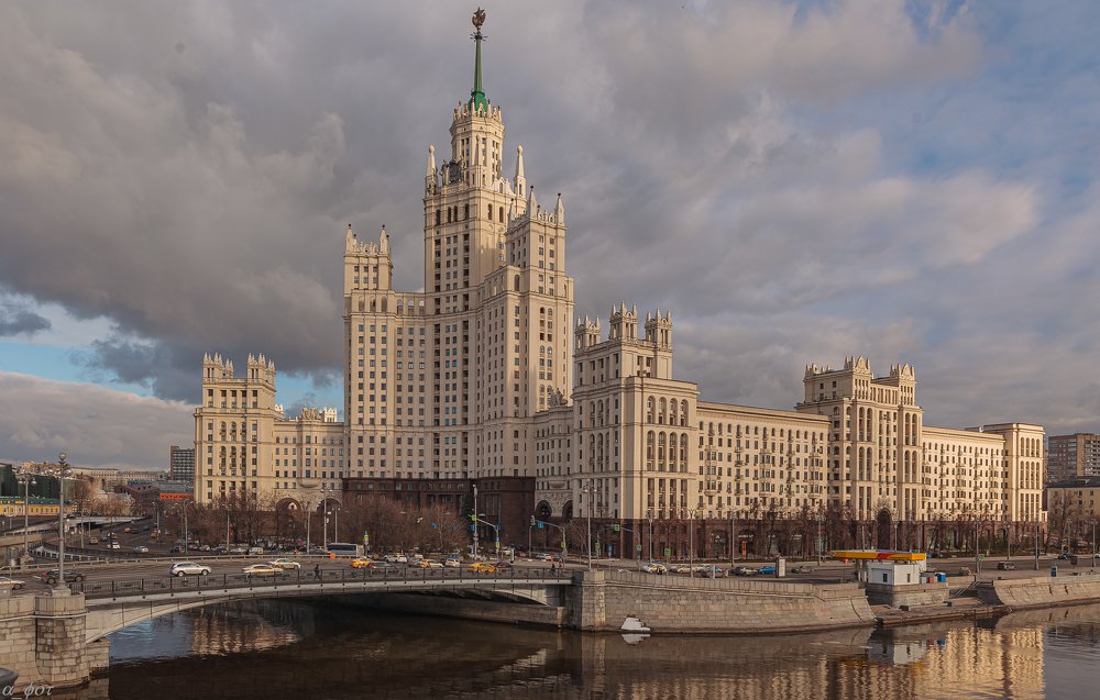 Дом на набережной