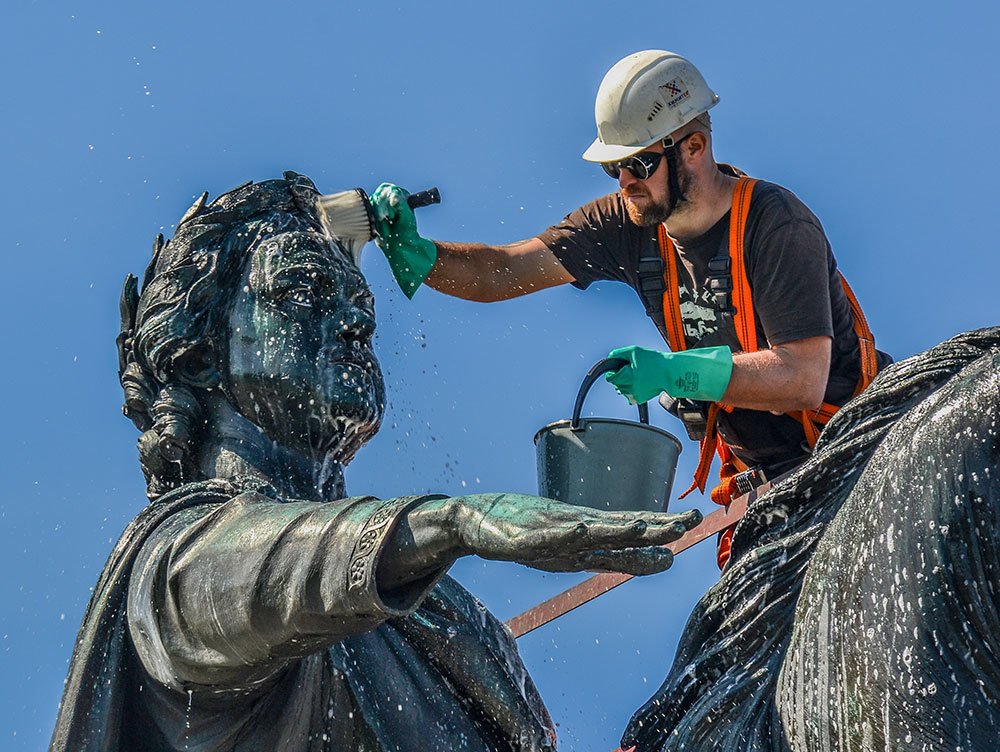 Великие тоже умываются