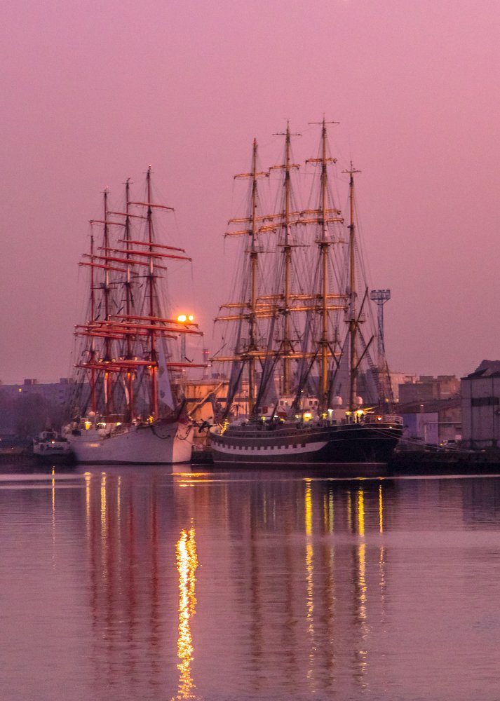 Барк Седов и барк Крузенштерн.