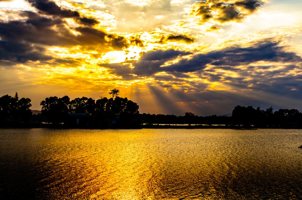 Chiều hoàng hôn trên Phú Thứ