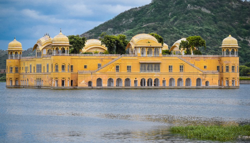 Palace on Water !!