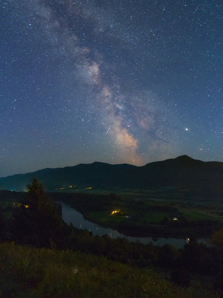Млечный Путь над рекой Стрий и Сколовскими Бескидами