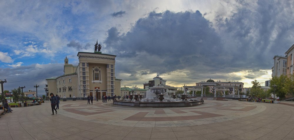 Театральная площадь