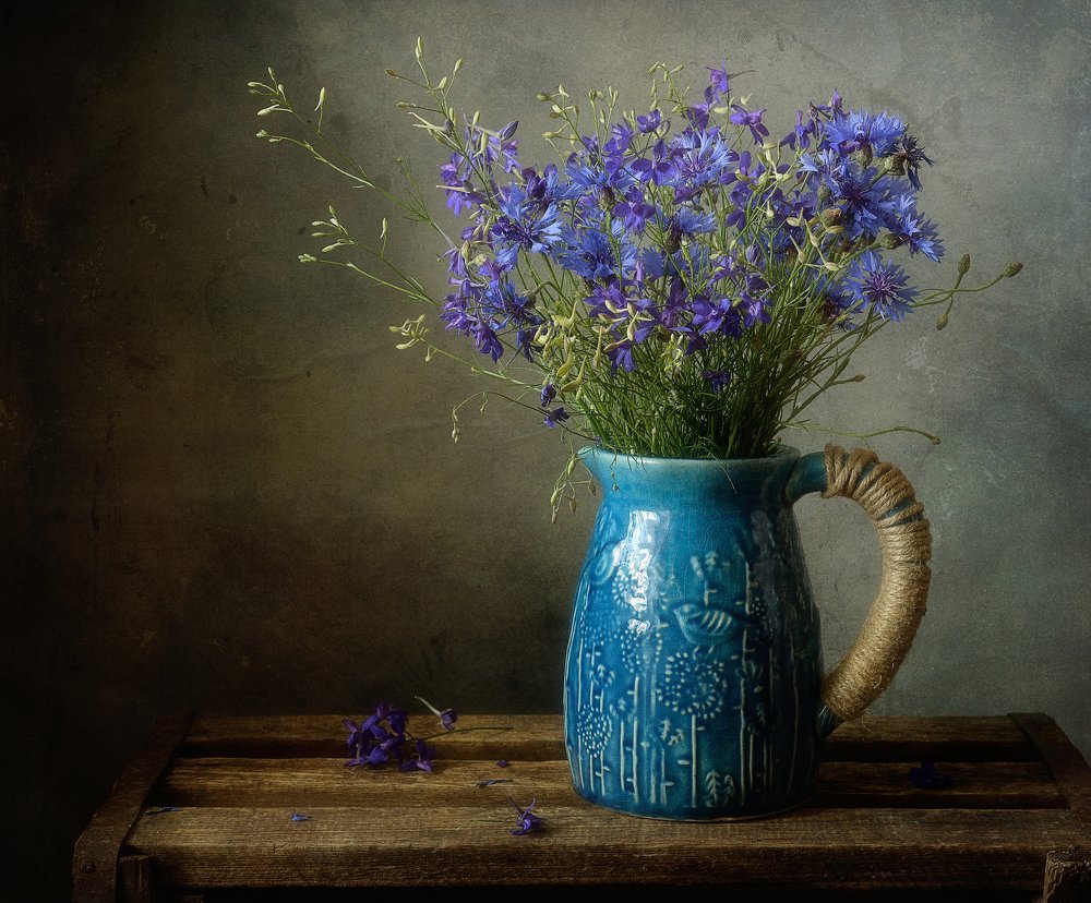 с васильками и сокирками...