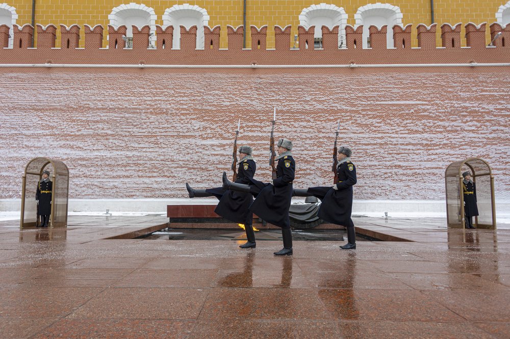 Смена караула.