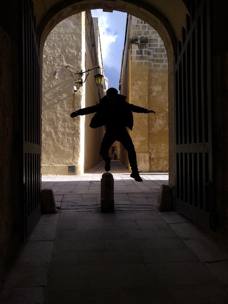 Фотография автора John Tsaklanos