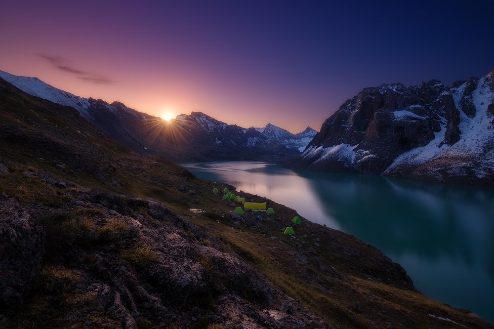 Рассвет на озере Ала-Куль