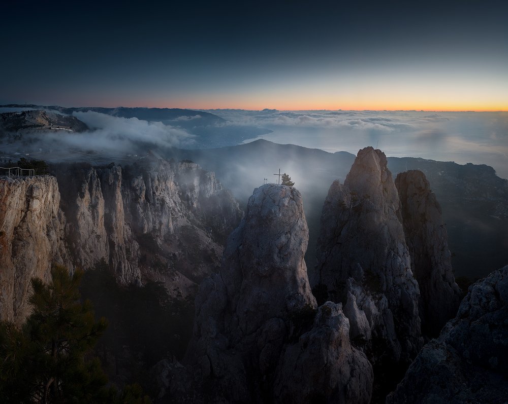 Зубцы Святого Петра перед рассветом