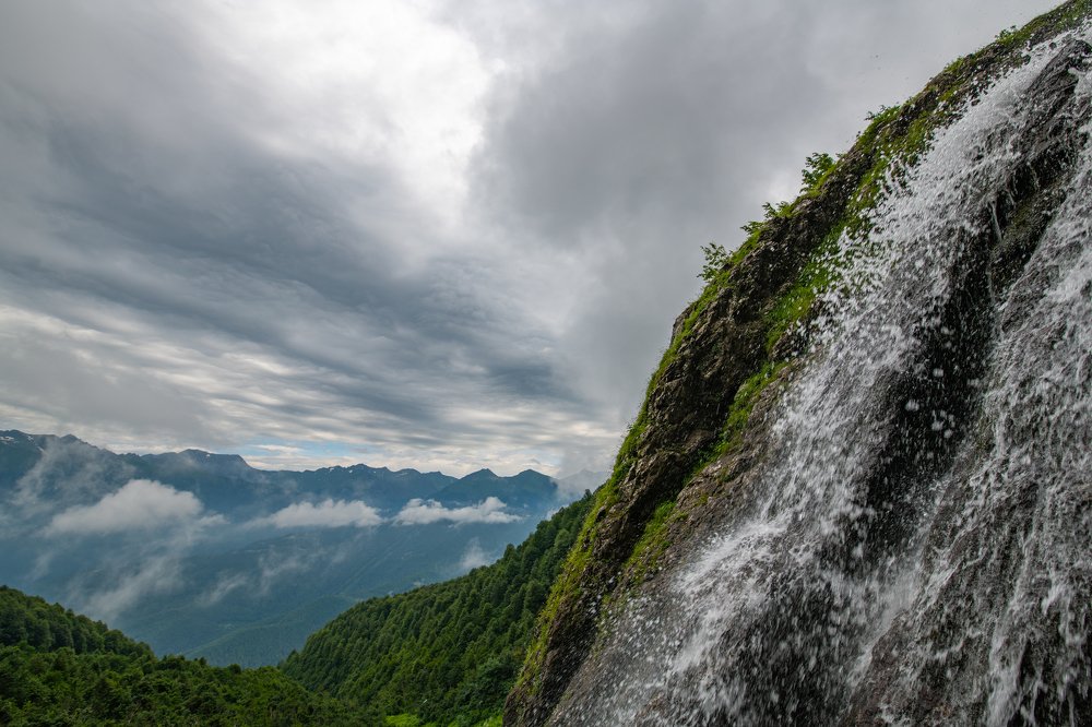 Высокогорный водопад